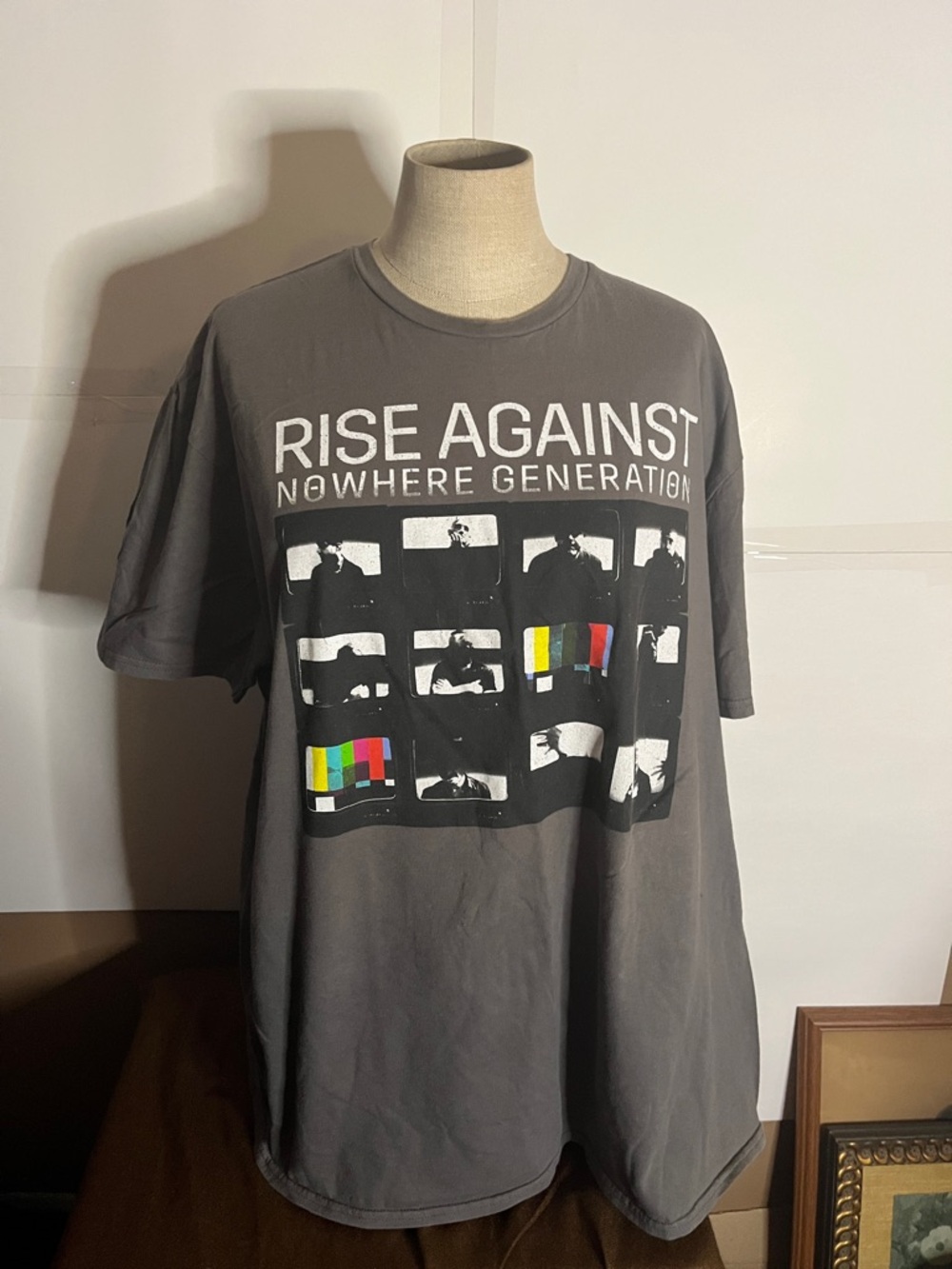 😄Rise Against graphic band concert 2022 Tshirt nowhere generation tour